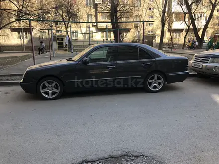 Mercedes-Benz E 280 2000 года за 3 900 000 тг. в Алматы – фото 2