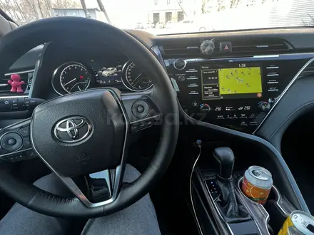 Toyota Camry 2020 года за 13 500 000 тг. в Астана – фото 2