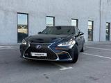 Lexus ES 300h 2019 года за 23 500 000 тг. в Алматы