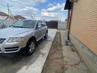 Volkswagen Touareg 2006 годаfor4 850 000 тг. в Атырау