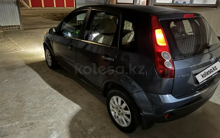 Ford Fiesta 2006 годаүшін2 200 000 тг. в Атырау