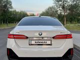 BMW 530 2023 года за 39 500 000 тг. в Шымкент – фото 4