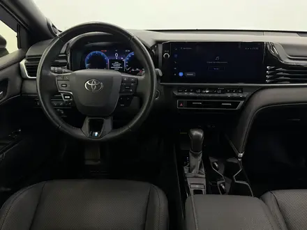 Toyota Camry Luxe 2025 года за 21 490 000 тг. в Астана – фото 9