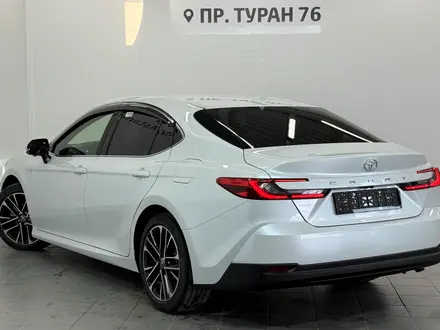 Toyota Camry Luxe 2025 года за 21 490 000 тг. в Астана – фото 2