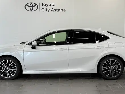 Toyota Camry Luxe 2025 года за 21 490 000 тг. в Астана – фото 3
