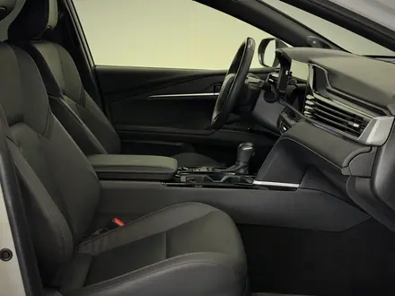 Toyota Camry Luxe 2025 года за 21 490 000 тг. в Астана – фото 6