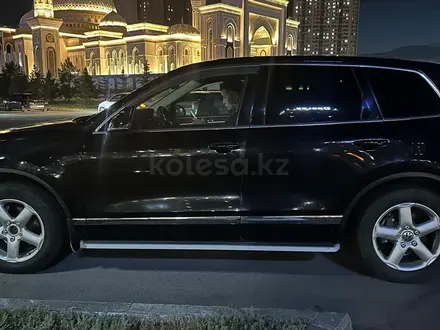 Volkswagen Touareg 2012 года за 10 000 000 тг. в Астана