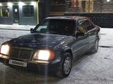 Mercedes-Benz E 200 1995 года за 2 307 000 тг. в Актобе – фото 2