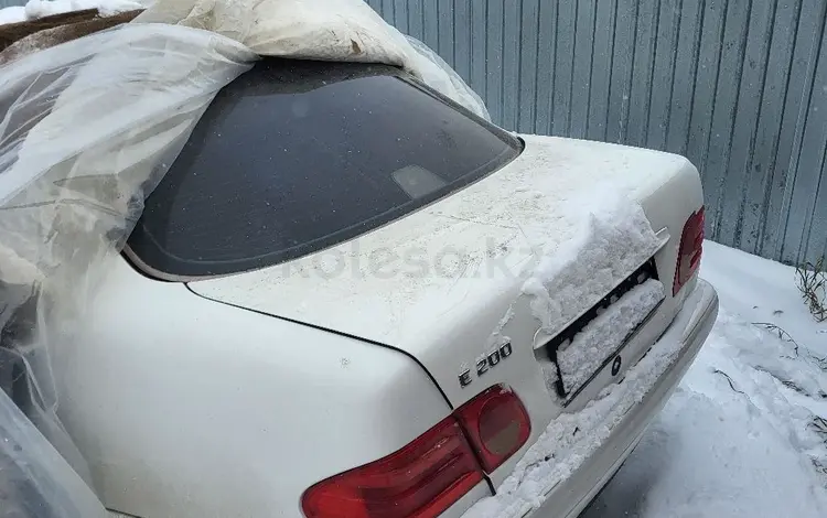 Mercedes-Benz E 200 1996 годаfor550 000 тг. в Петропавловск