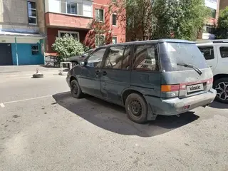 Nissan Prairie, 1994