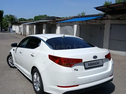Kia K5 2011 года за 7 650 000 тг. в Алматы – фото 2