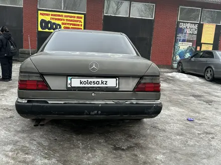 Mercedes-Benz E 260 1992 года за 1 250 000 тг. в Алматы – фото 4