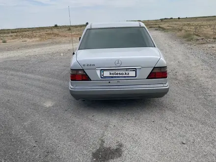 Mercedes-Benz E 220 1994 года за 2 700 000 тг. в Туркестан – фото 3