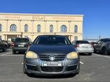 Volkswagen Jetta 2005 годаүшін1 900 000 тг. в Актобе – фото 3