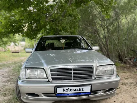 Mercedes-Benz C 240 1997 года за 3 500 000 тг. в Шымкент – фото 2