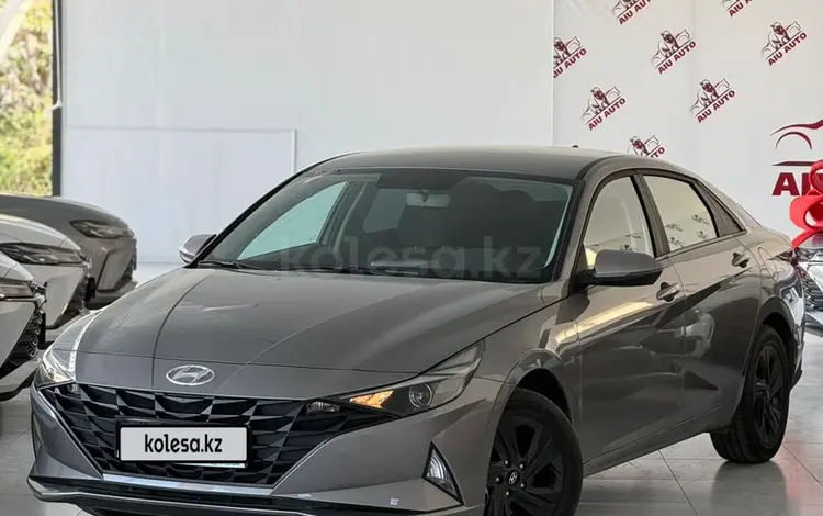 Hyundai Elantra 2023 годаfor9 800 000 тг. в Шымкент