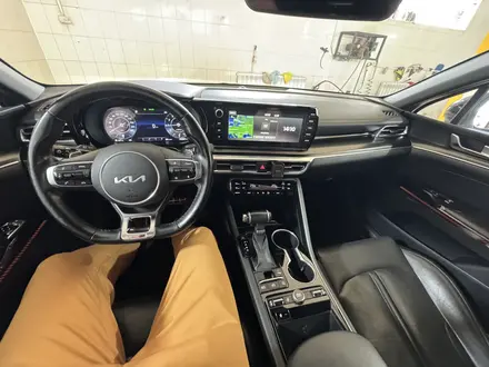 Kia K5 2022 года за 12 800 000 тг. в Караганда – фото 8
