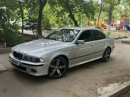 BMW 523 1998 года за 2 800 000 тг. в Уральск