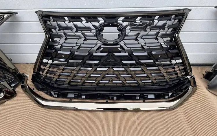 Решетка радиатора Lexus LX 570 Heritage Black Vision 2021 за 1 500 000 тг. в Алматы
