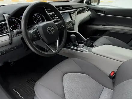 Toyota Camry 2018 года за 10 000 000 тг. в Караганда – фото 11