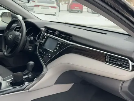 Toyota Camry 2018 года за 10 000 000 тг. в Караганда – фото 15