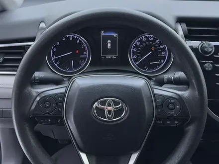 Toyota Camry 2018 года за 10 000 000 тг. в Караганда – фото 13