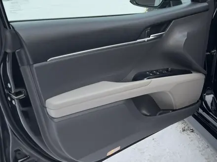 Toyota Camry 2018 года за 10 000 000 тг. в Караганда – фото 16