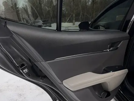 Toyota Camry 2018 года за 10 000 000 тг. в Караганда – фото 18
