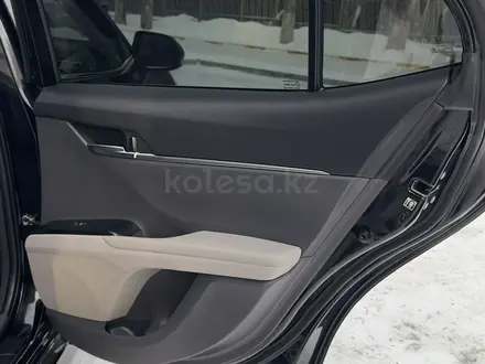 Toyota Camry 2018 года за 10 000 000 тг. в Караганда – фото 20