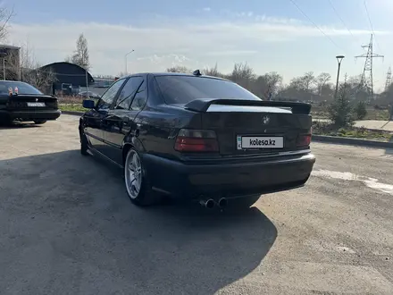 BMW 325 1995 года за 2 300 000 тг. в Алматы – фото 2