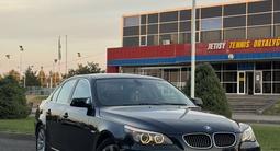 BMW 520 2009 года за 5 300 000 тг. в Алматы – фото 2