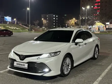 Toyota Camry 2018 года за 14 000 000 тг. в Тараз