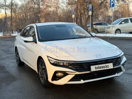 Hyundai Elantra 2023 года за 8 500 000 тг. в Алматы – фото 2