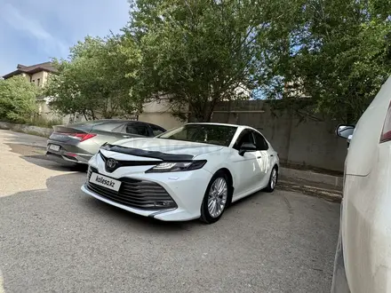 Toyota Camry 2018 года за 13 700 000 тг. в Актау – фото 2