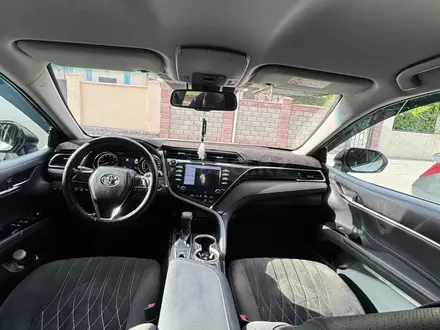 Toyota Camry 2018 года за 13 700 000 тг. в Актау – фото 17
