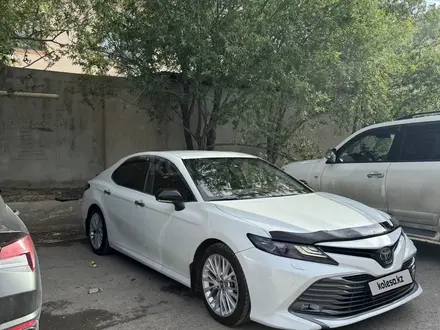Toyota Camry 2018 года за 13 700 000 тг. в Актау – фото 4
