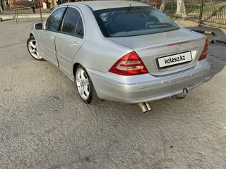 Mercedes-Benz C 230