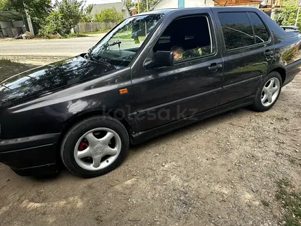 Volkswagen Vento 1993 года за 1 500 000 тг. в Алматы – фото 4