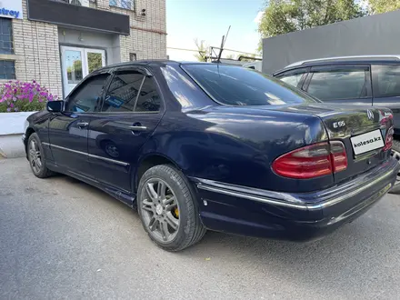 Mercedes-Benz E 430 1998 года за 2 500 000 тг. в Уральск – фото 2