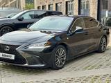 Lexus ES 250 2020 года за 23 000 000 тг. в Алматы