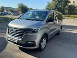 Hyundai Starex 2018 года за 13 500 000 тг. в Алматы