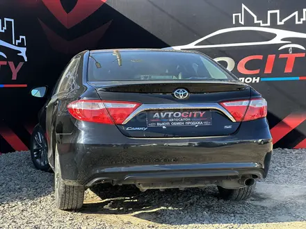 Toyota Camry 2015 года за 9 200 000 тг. в Атырау – фото 13