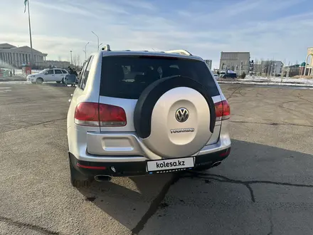 Volkswagen Touareg 2005 года за 3 350 000 тг. в Уральск – фото 2