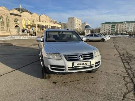 Volkswagen Touareg 2005 года за 3 350 000 тг. в Уральск