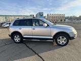 Volkswagen Touareg 2005 года за 3 350 000 тг. в Уральск – фото 3