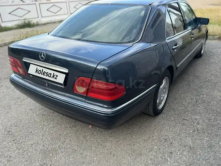 Mercedes-Benz E 280 1996 года за 2 600 000 тг. в Тараз – фото 4