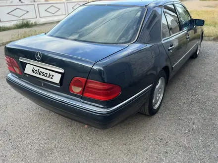 Mercedes-Benz E 280 1996 года за 2 600 000 тг. в Тараз – фото 3