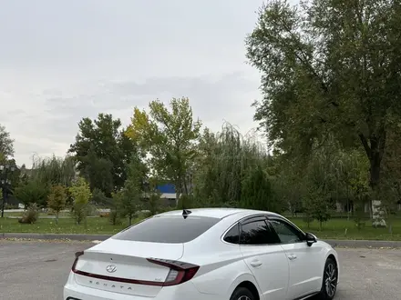 Hyundai Sonata 2021 года за 12 500 000 тг. в Алматы – фото 2