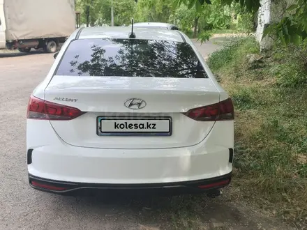 Hyundai Accent 2021 года за 5 700 000 тг. в Экибастуз – фото 3