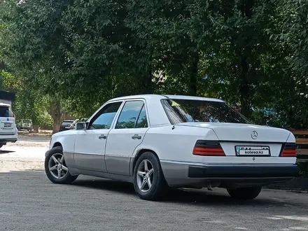 Mercedes-Benz E 200 1988 года за 950 000 тг. в Тараз